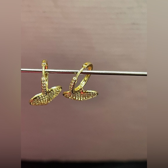 FASHION JEWELRY WOMEN'S EARRINGS DANGLING HEART COVERED IN ZIRCONIA GOLD COLOR - Picture 5 of 9